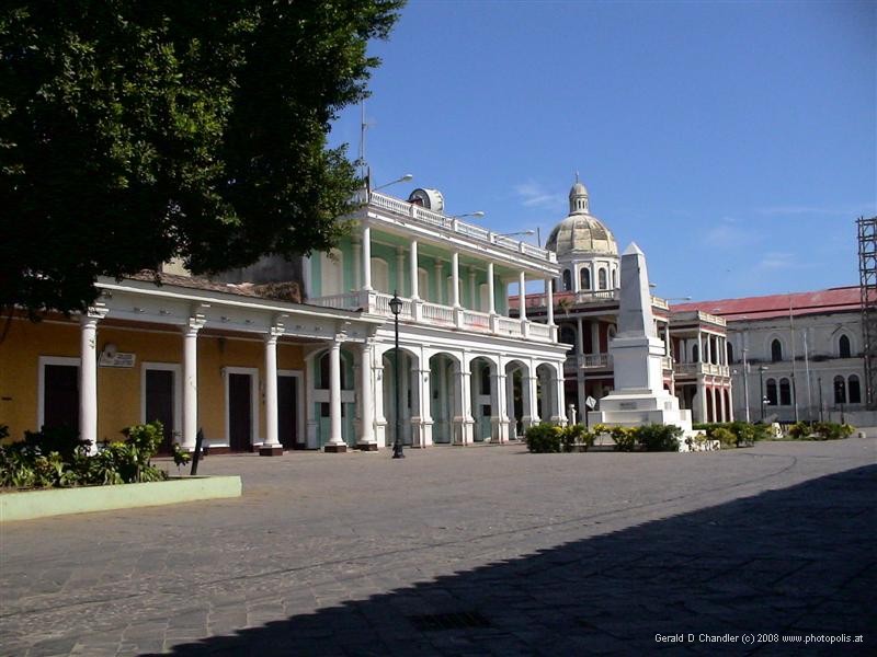 Square with view of Cathedral Dome