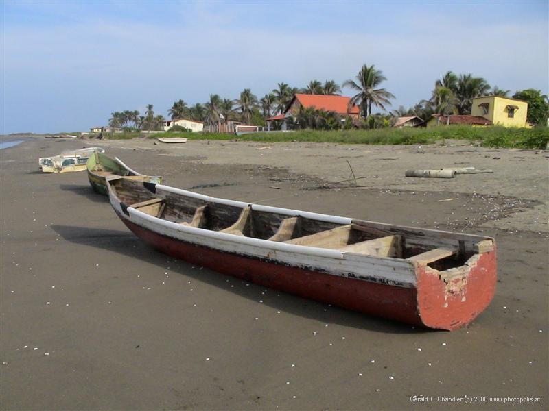 Boat on beach at Monagre