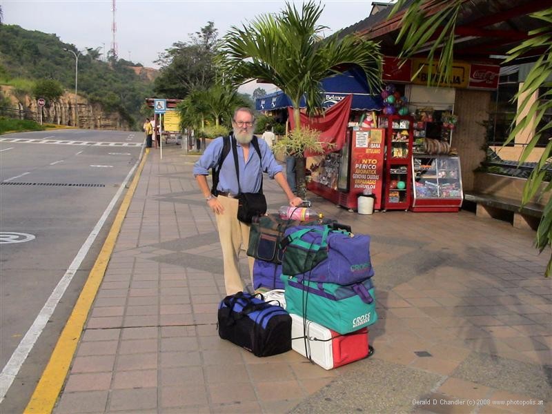 Gerry and bags at Bucaramanga Terminal des Transportes