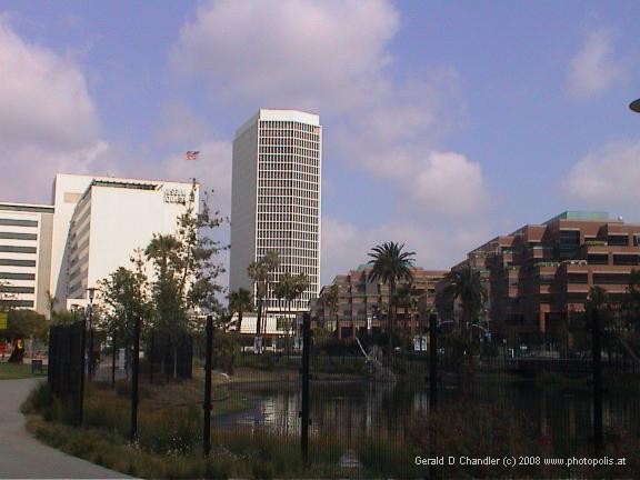 La Brea Tarpits - Wilshire Blvd building